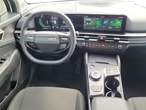 Used 2026 Kia Sportage LX FWD image 8