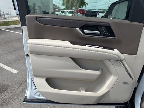 New 2026 GMC Yukon Denali w/ Denali Reserve Package AWD/4WD image 11