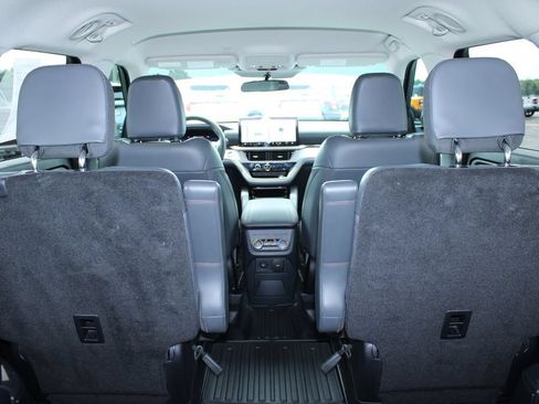 Used 2025 Ford Explorer Active w/ Active Comfort Package AWD/4WD image 12