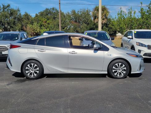 Used 2020 Toyota Prius Prime LE image 7