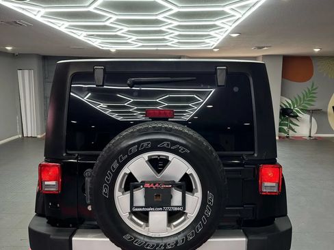 Used 2012 Jeep Wrangler Unlimited Sahara w/ Dual Top Group AWD/4WD image 6