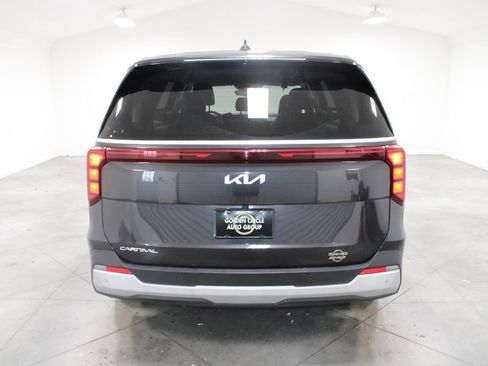 Used 2025 Kia Carnival FWD image 8
