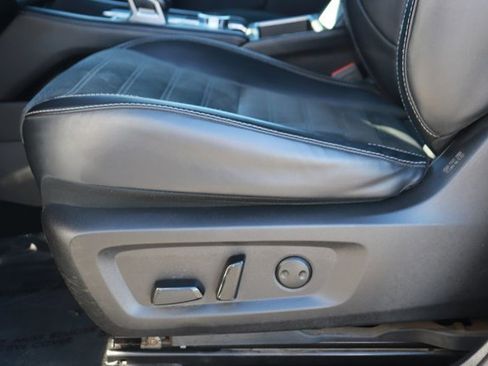 Used 2024 Mitsubishi Outlander SE image 11