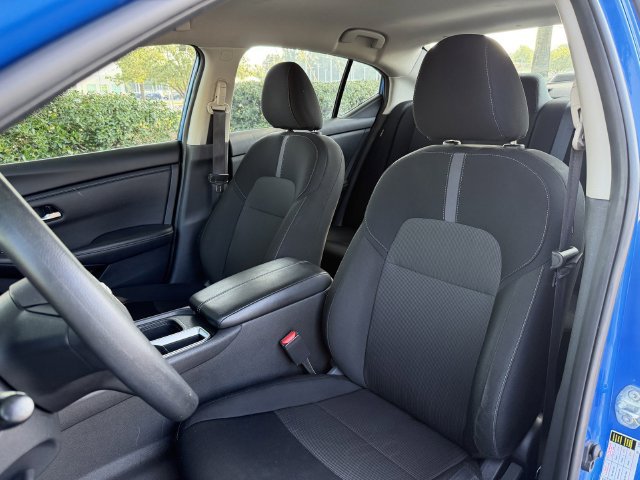 Used 2025 Nissan Sentra SV FWD image 2