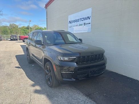 Used 2023 Jeep Grand Cherokee L Limited w/ Luxury Tech Group II AWD/4WD image 1