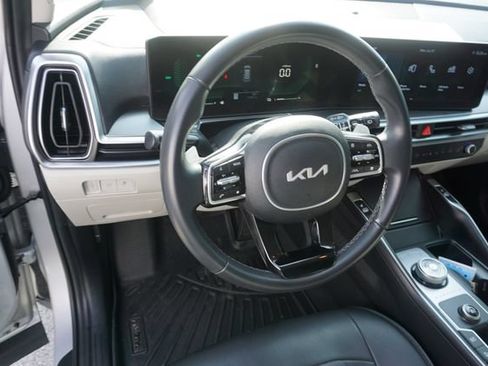 Used 2025 Kia Sorento EX FWD image 11