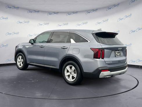 Used 2024 Kia Sorento LX image 3