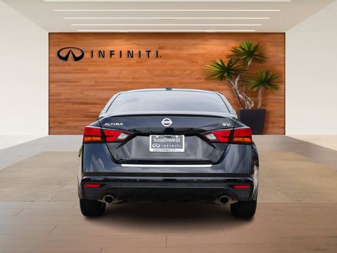 Used 2022 Nissan Altima 2.5 SV w/ SV Premium Package image 6