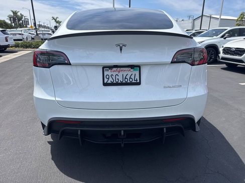 Used 2025 Tesla Model Y Performance image 11