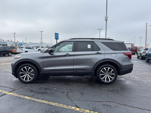 Used 2022 Ford Explorer ST-Line w/ Class IV Trailer Tow Package image 6