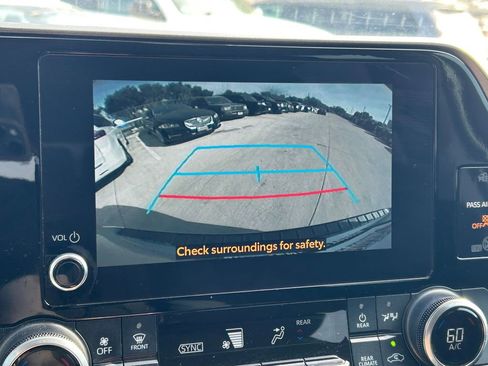 Used 2023 Toyota Highlander LE image 35