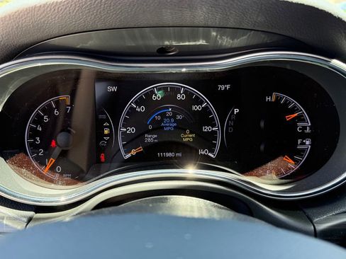 Used 2021 Jeep Grand Cherokee Laredo RWD image 16