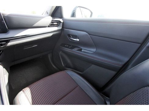 Certified 2025 Nissan Kicks SR FWD image 13