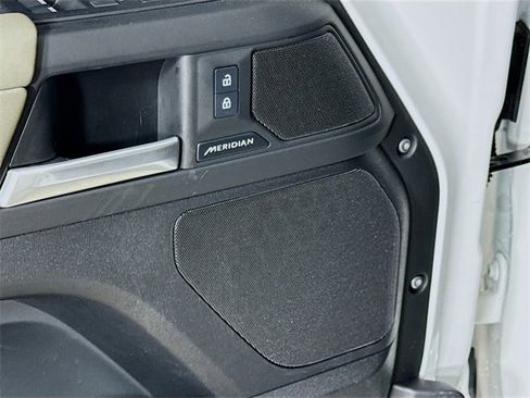 Used 2025 Land Rover Defender 110 S image 21