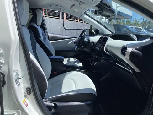 Used 2016 Toyota Prius Three Touring FWD image 19