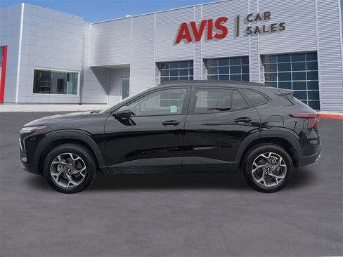 Used 2025 Chevrolet Trax LT w/ LT Convenience Package image 10