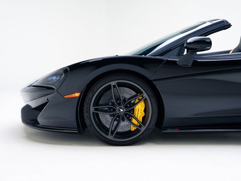 Used 2019 McLaren 570S Spider image 14