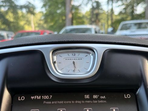 Used 2015 Chrysler 300 Limited RWD image 40