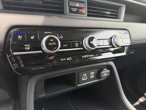 Used 2023 Honda Pilot Elite image 8