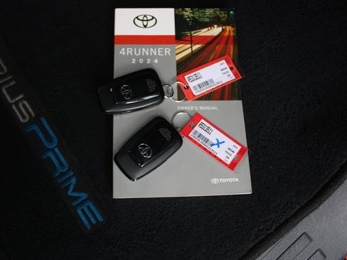 Used 2024 Toyota 4Runner SR5 image 29