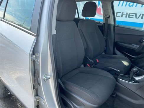 Used 2018 Chevrolet Trax LS image 24