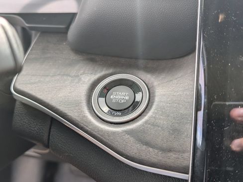 Used 2023 Jeep Grand Cherokee L Limited RWD image 5