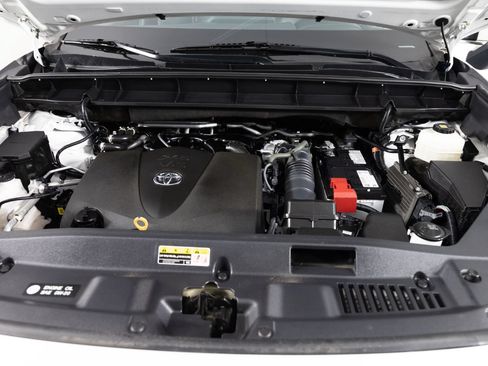 Used 2022 Toyota Highlander XLE FWD image 43