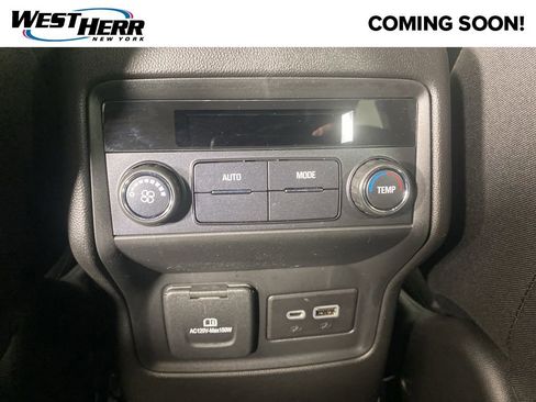 Used 2023 GMC Acadia SLE w/ Driver Convenience Package image 17