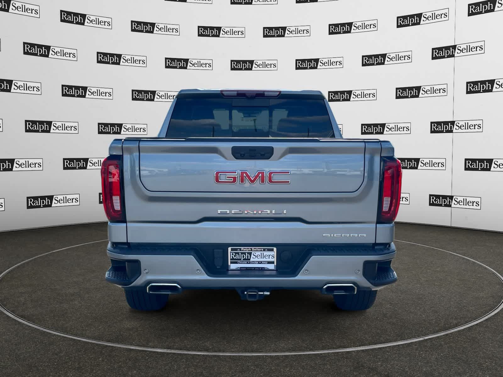 Used 2024 GMC Sierra 1500 Denali w/ Technology Package AWD/4WD image 5