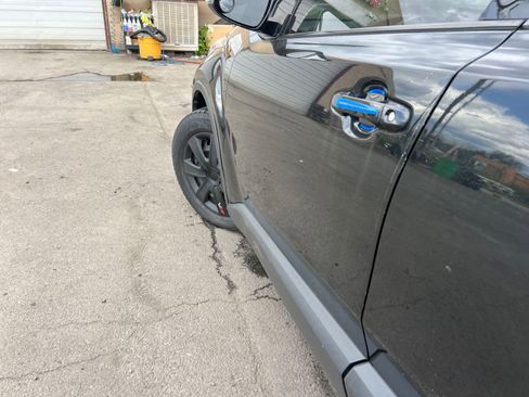 Used 2021 Toyota C-HR LE FWD image 27
