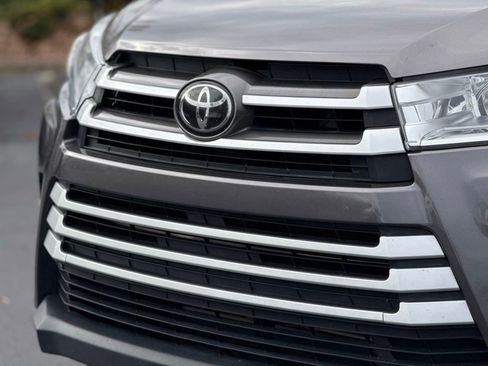 Used 2018 Toyota Highlander XLE image 9