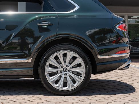 Used 2023 Bentley Bentayga Extended Wheelbase AWD/4WD image 27