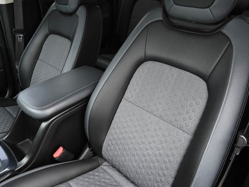 Used 2018 Chevrolet Colorado Z71 image 9