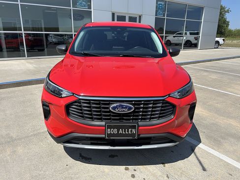 Used 2024 Ford Escape Active w/ Cold Weather Package FWD image 8
