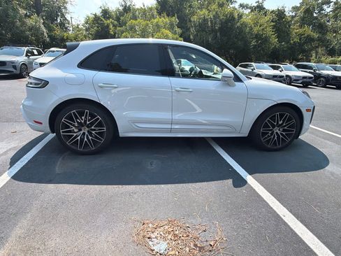 Used 2023 Porsche Macan AWD/4WD image 15