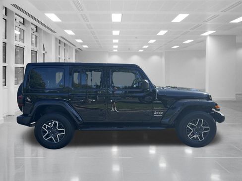 Used 2021 Jeep Wrangler Unlimited Sahara AWD/4WD image 4