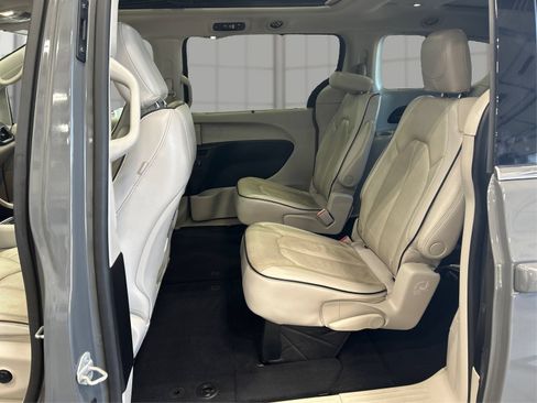 Used 2021 Chrysler Pacifica Limited w/ Premium & Safety Sphere Group AWD/4WD image 10