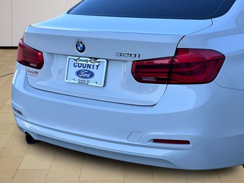 Used 2018 BMW 320i Sedan RWD image 38