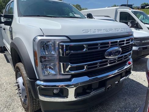 New 2025 Ford F450 XL w/ XL Chrome Package image 8