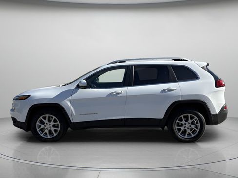 Used 2018 Jeep Cherokee Latitude w/ Safety Group image 5