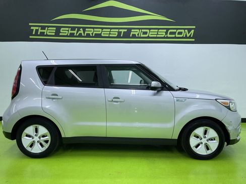 Used 2016 Kia Soul EV + w/ Sun & Fun Package image 11