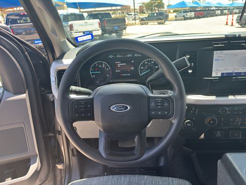 Used 2023 Ford F350 XLT AWD/4WD image 28