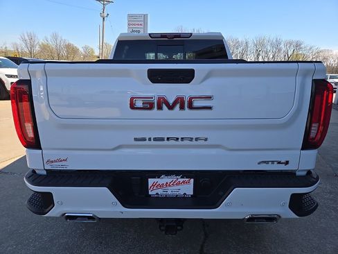 Used 2021 GMC Sierra 1500 AT4 w/ AT4 Value Package AWD/4WD image 9