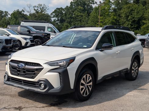 Used 2023 Subaru Outback Premium AWD/4WD image 5