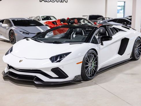 Used 2019 Lamborghini Aventador S image 12