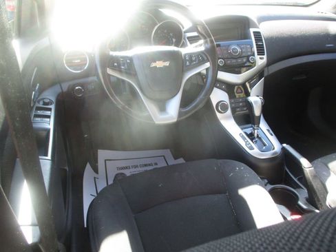 Used 2014 Chevrolet Cruze LT image 8