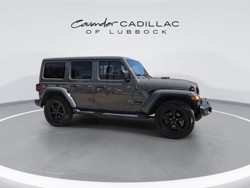 Used 2021 Jeep Wrangler Unlimited Sahara AWD/4WD image 9