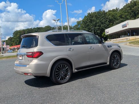 Used 2024 INFINITI QX80 Sensory w/ Cargo Package AWD/4WD image 9