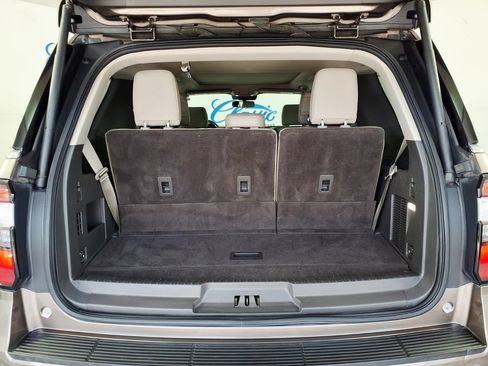 Used 2018 Ford Expedition Limited w/ Equipment Group 301A RWD image 10