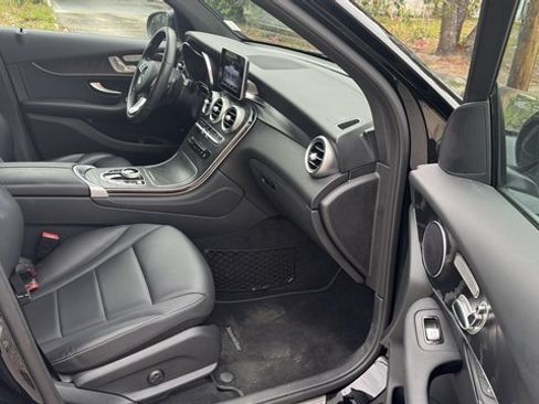 Used 2018 Mercedes-Benz GLC 300 4MATIC image 10